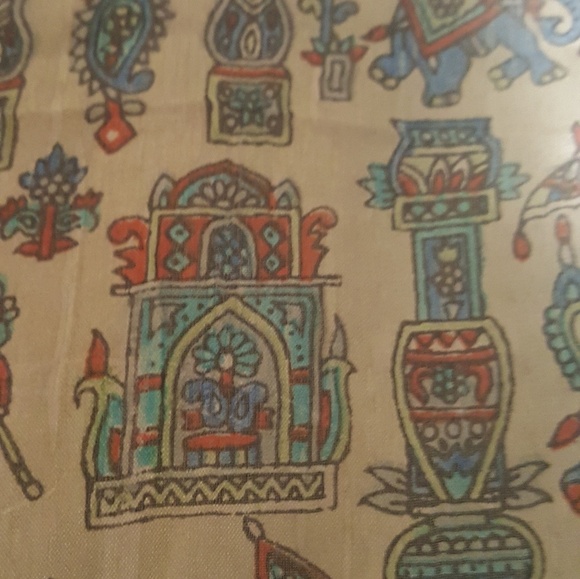 Large 100% silk scarf - Picture 2 of 4